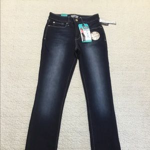 Levi Strauss, totally shaping slim straight jeans